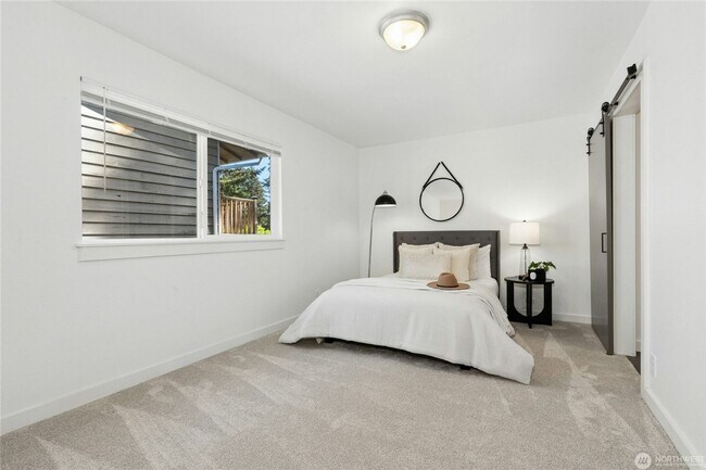 Building Photo - Spacious Richmond Highlands Retreat with Modern Updates & Flexible Living