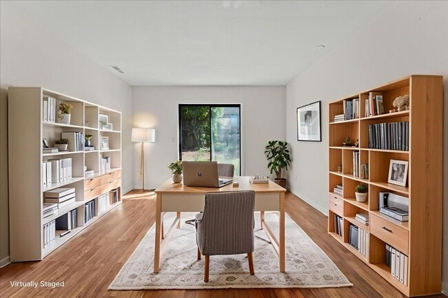 Building Photo - Beautifully Renovated 4-Bedroom, 2-Bath Ho...