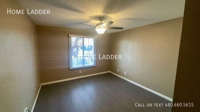 Building Photo - 1128 E Broadmor Dr