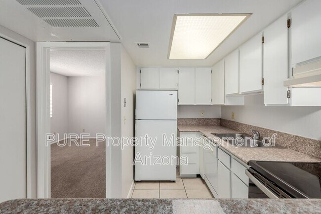 Building Photo - 700 W University Dr