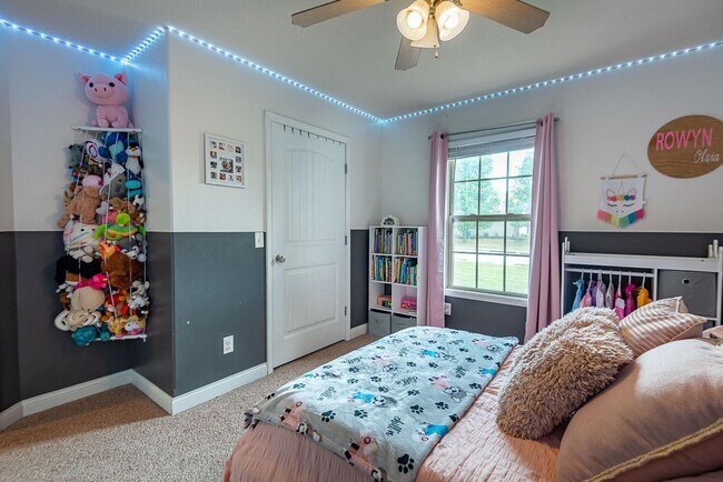 Building Photo - 4 Bedroom | 2 Bathroom | 2 Car Garage | Ba...