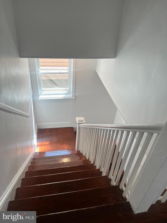 Building Photo - 323 Collins Ave