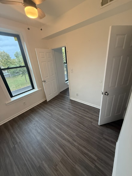 Building Photo - 1649 W Garfield Blvd