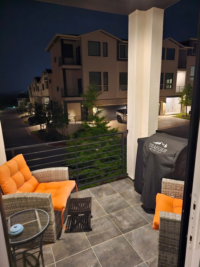 main floor balcony - 2050 Lohmans Spur Rd