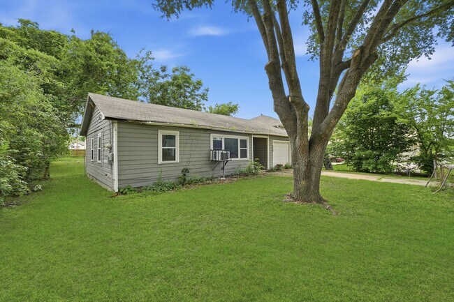 Building Photo - 3909 Leffingwell St