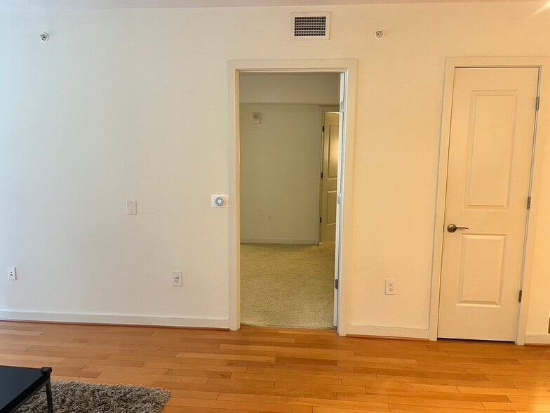 Building Photo - 1025 First St SE