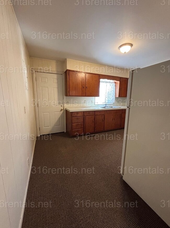 Building Photo - Duplex 2 bed 1 bath available NOW!