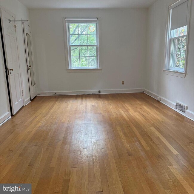 Building Photo - 3121 Quebec Pl NW