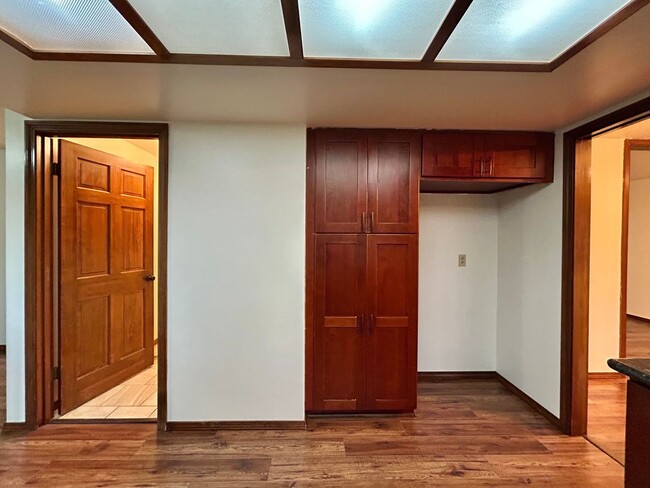 Building Photo - Timeless 5 Bed, 2.5 Bath Home - SW Beaverton