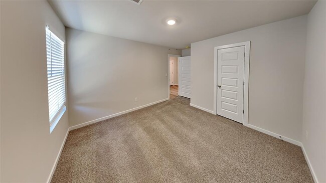 Building Photo - 2901 Firefly Dr