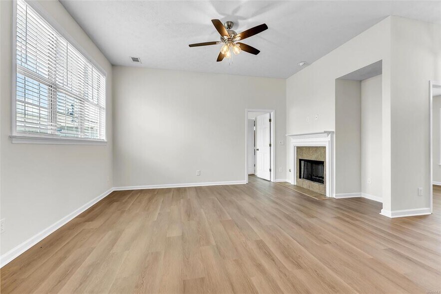 Building Photo - 3925 Claiborne Cir