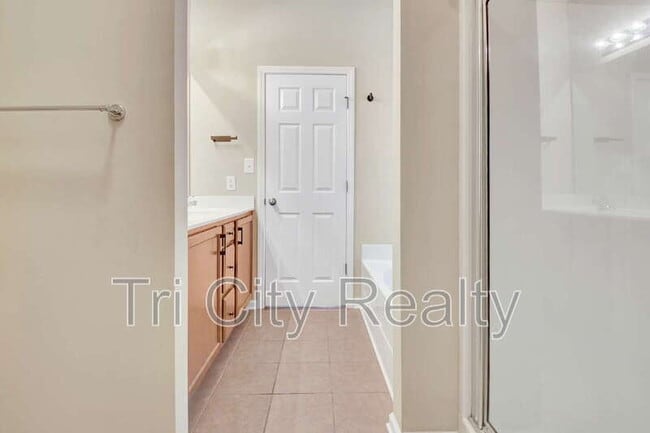 Building Photo - 113 Macalester Dr