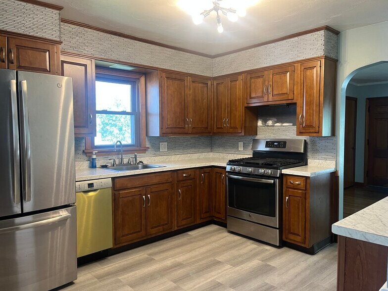 Building Photo - 2812 Midland Dr