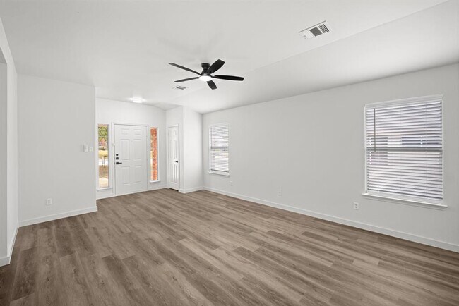 Building Photo - 15000 Sassafras Trail