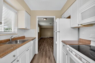 Building Photo - 3211 NE 7th Ave