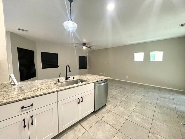 Building Photo - Beautiful Home in Valley Vista Available S...