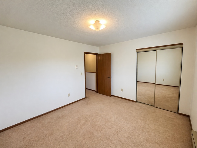 Building Photo - 604 Hollywood Dr