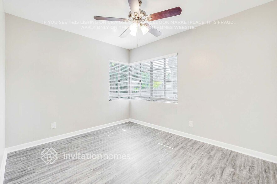 Building Photo - 2459 Mercer Cir S