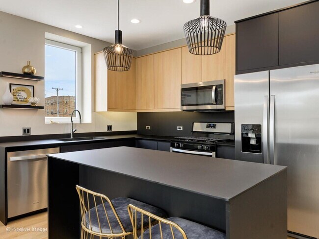 Building Photo - 6035 W North Ave