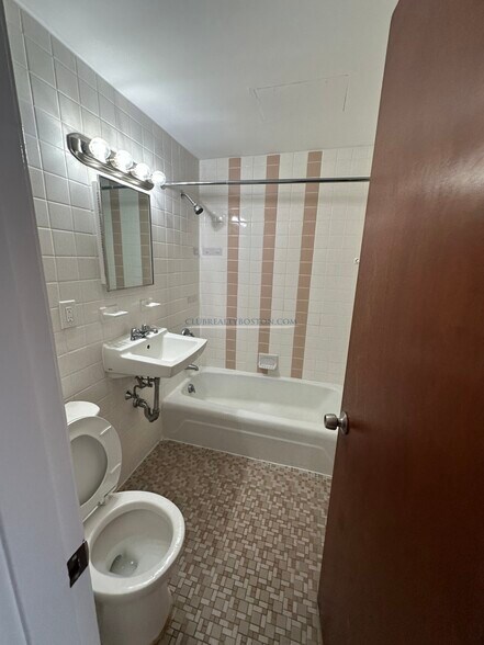 Building Photo - 180 N Beacon St