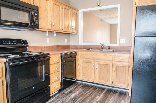 Building Photo - Pet Friendly Two Bedroom!