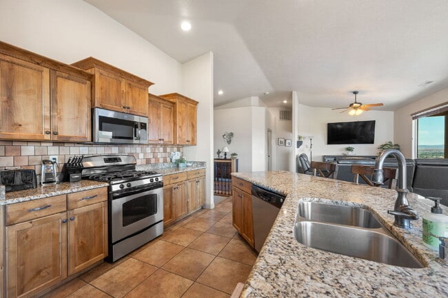 Building Photo - Fully Furnished Home With a View | 1–6 Month Lease | Private Basement Suite + All Essentials Incl...