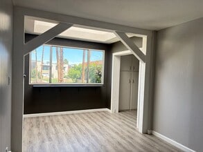 Building Photo - 4201 E Camelback Rd