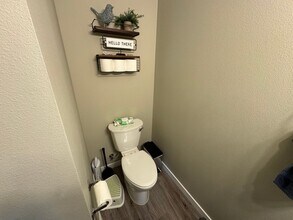 Building Photo - Modern 3BR / 2.5BA Townhome in Port Orchar...