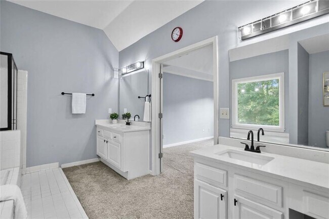 Building Photo - Beautifully Renovated 5-Bedroom, 4-Bath Home on Full Finished Basement!