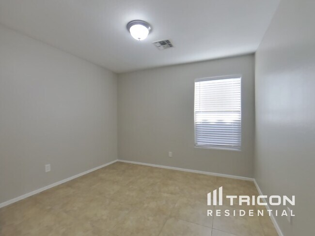 Building Photo - 43780 Elm Dr