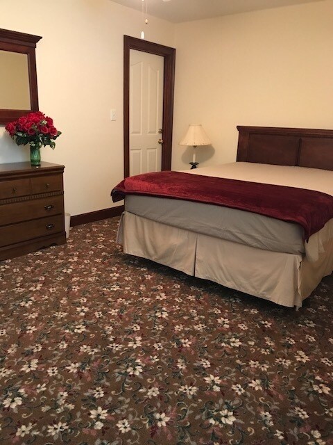 Building Photo - 1 Bedroom/ 1 Bathroom Furnished Garage apartment off Hwy. 441! Available early June!