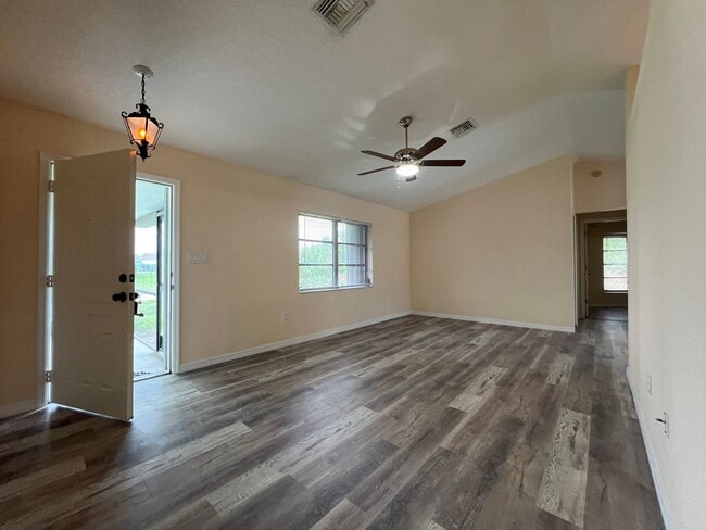 Building Photo - 18090 Avonsdale Cir