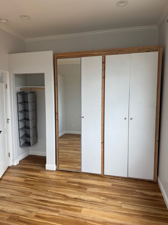 Building Photo - 4470 Swift Ave