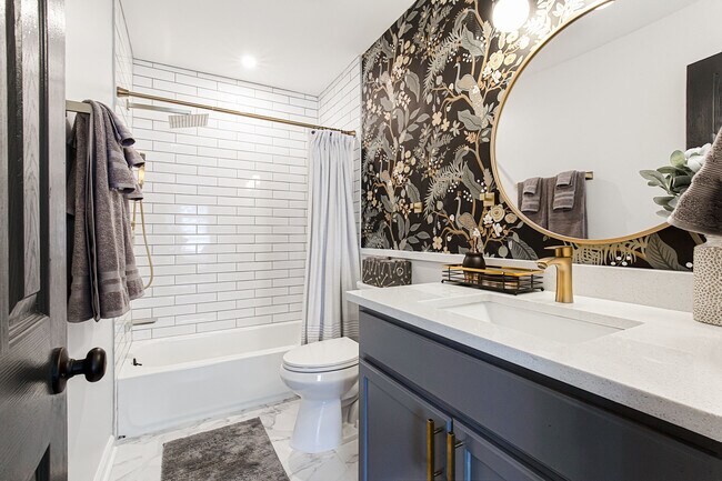 Building Photo - 2580 Old Roswell Rd SE