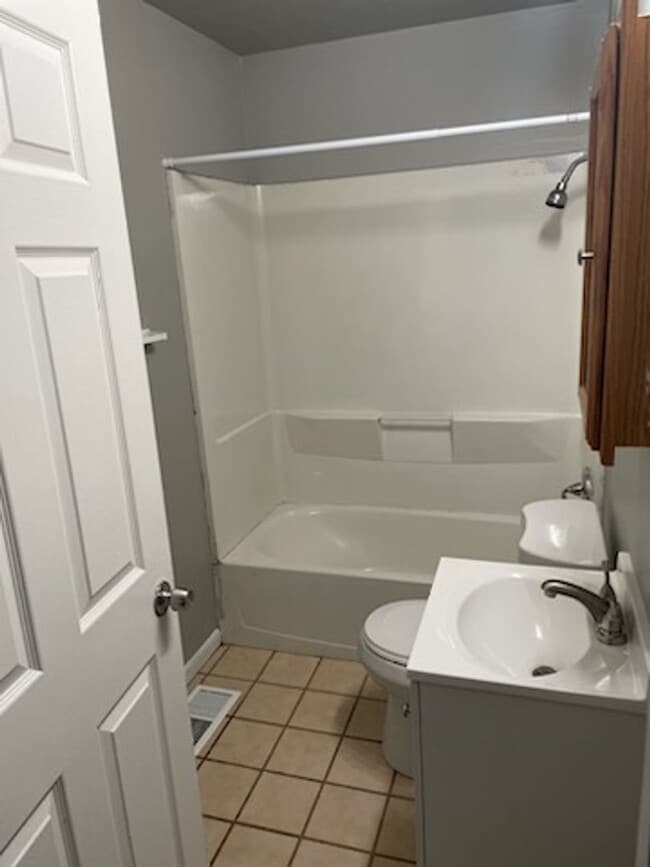 Building Photo - 1007 W Harvard St