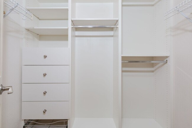 Building Photo - Expansive Marina District 2 Bedroom at Cit...