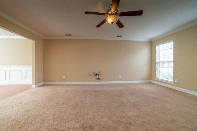 Building Photo - 211 Augusta Way