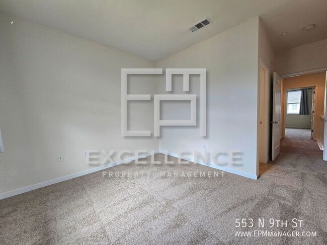 Building Photo - 553 N 9th St