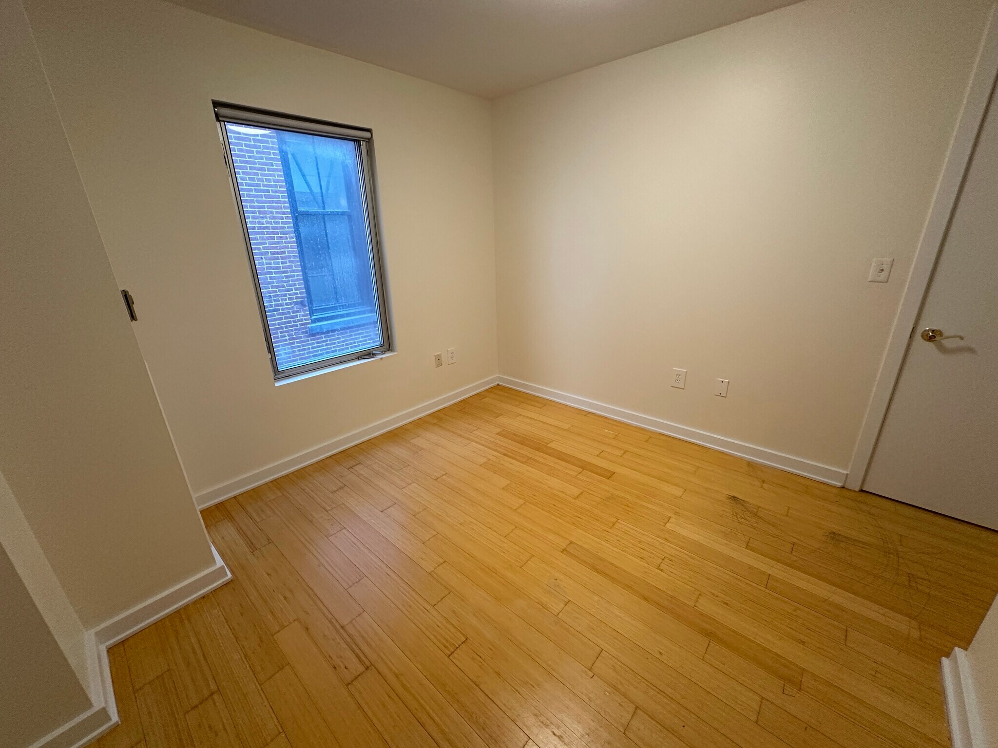 Building Photo - 25 Lagrange St