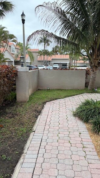 Building Photo - 20970 Vía Oleander