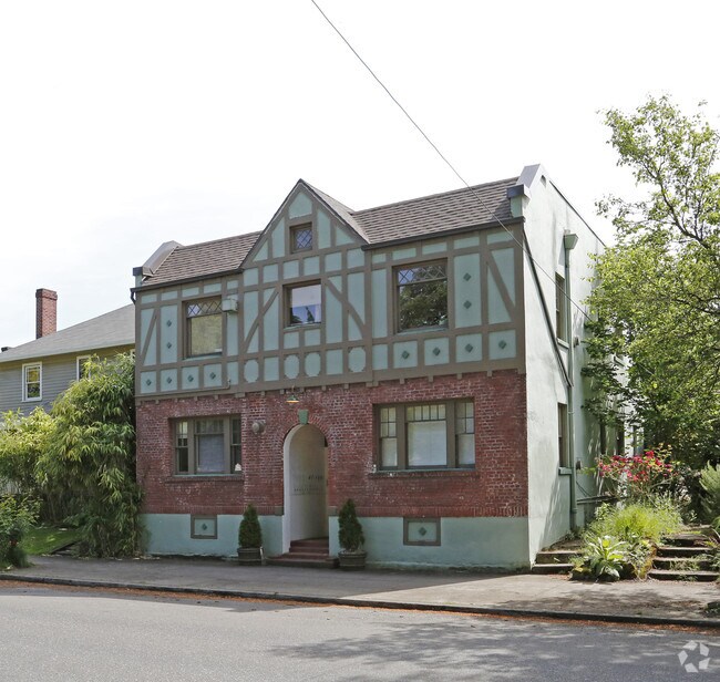 Primary Photo - 2102 SE 12th Ave