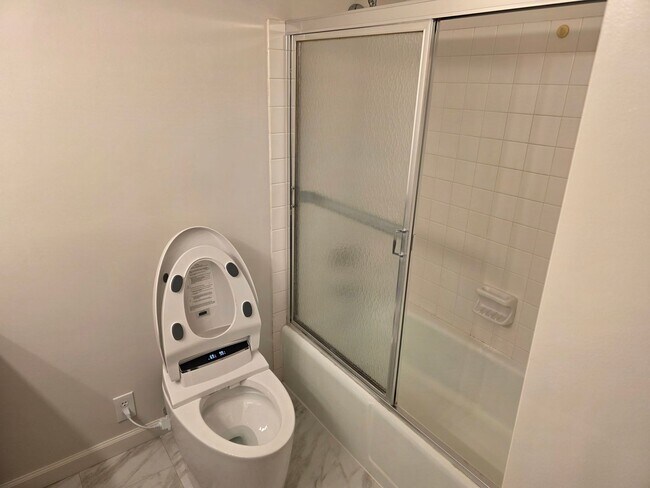 Building Photo - 612 Acacia Cir