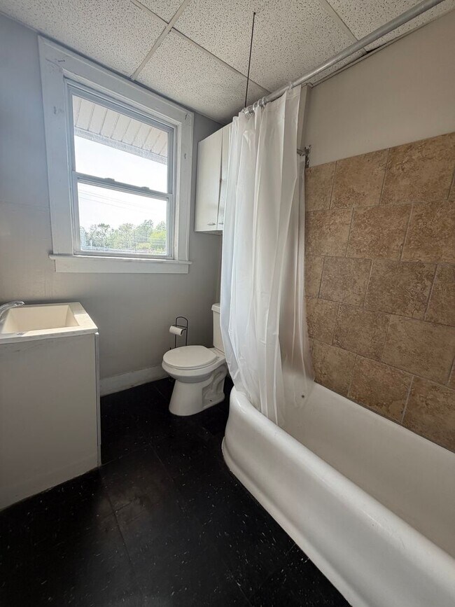 Building Photo - 2905 Madison Ave