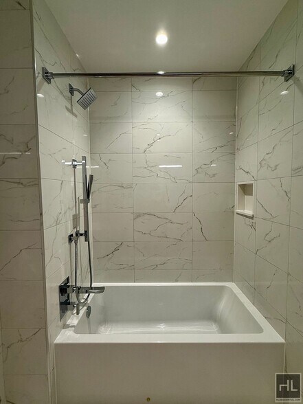 Building Photo - NO FEE ONE BEDROOM IN THE LUXURY SUMMIT NYC