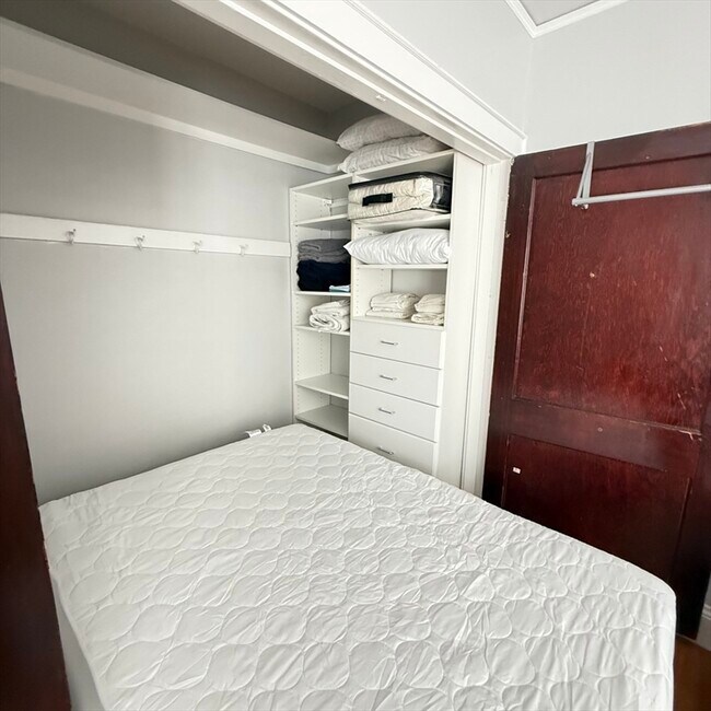 Building Photo - 285 Harvard St