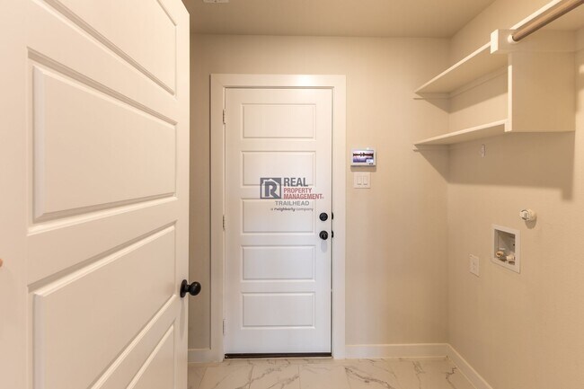 Building Photo - Spacious Glen Rose Home with Open Floorplan & Office Space