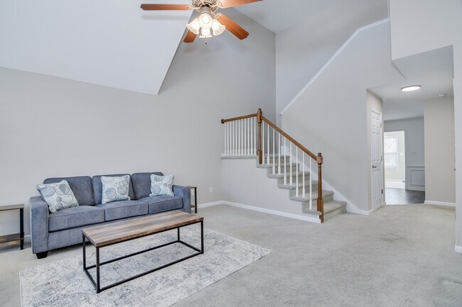 Building Photo - 2044 Lillian Dr