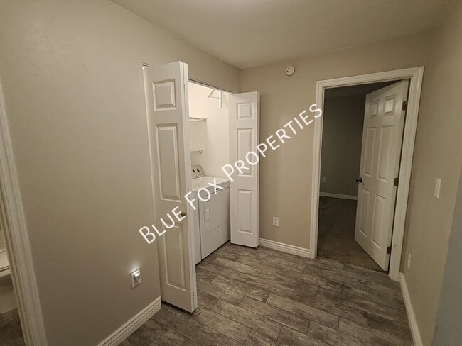 Building Photo - 619 S Highland Ave