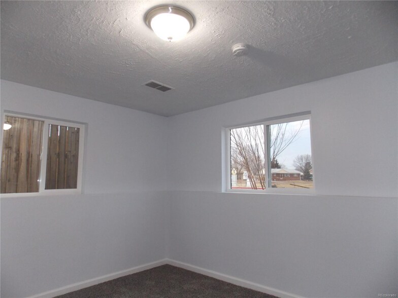 Building Photo - 3618 E 91st Ave