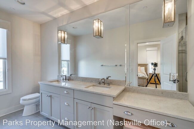 Building Photo - 3 br, 5 bath House - 206 S. 10th Street